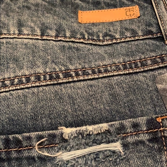 True Craft Mid Rise Shorts - Picture 7 of 7